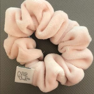 Mini Dewedit/frank body scrunchie “pink slip”